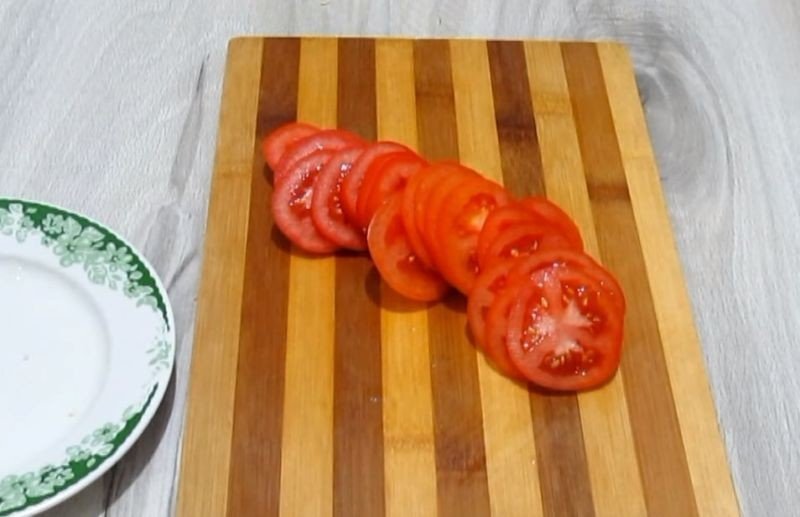 Кабачки в духовке с помидорами и сыром